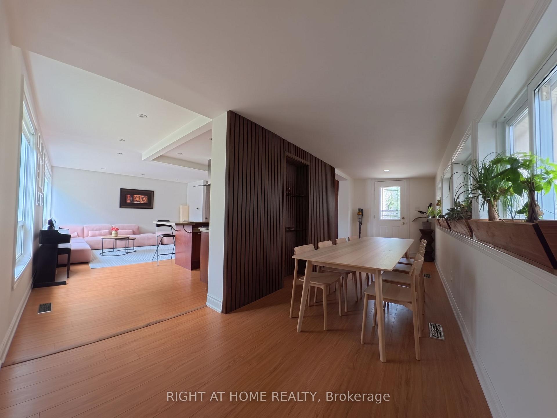 Photo 9 of 35 Knowles Crescent, Aurora, Aurora Highlands — HOMEH