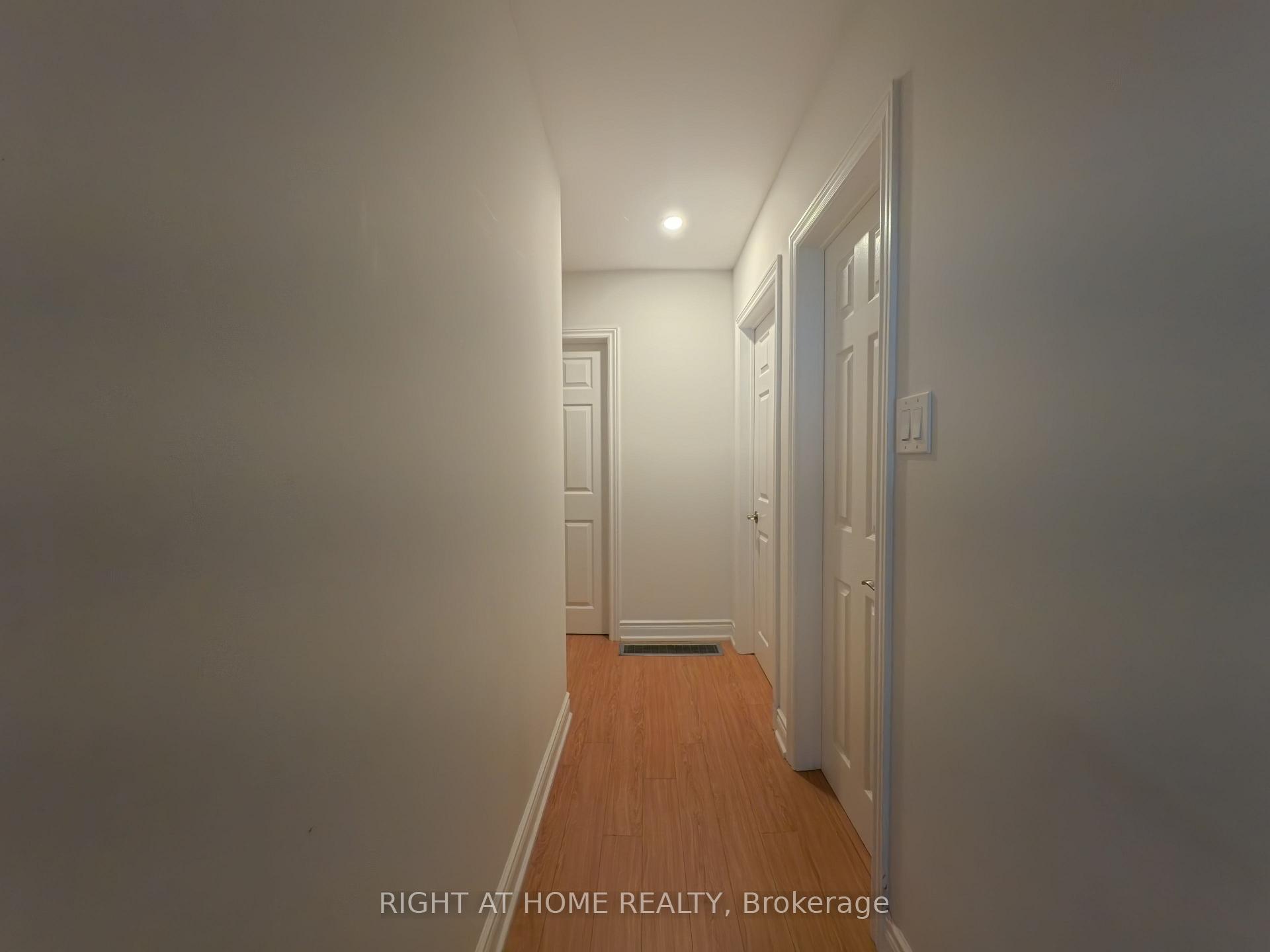 Photo 10 of 35 Knowles Crescent, Aurora, Aurora Highlands — HOMEH