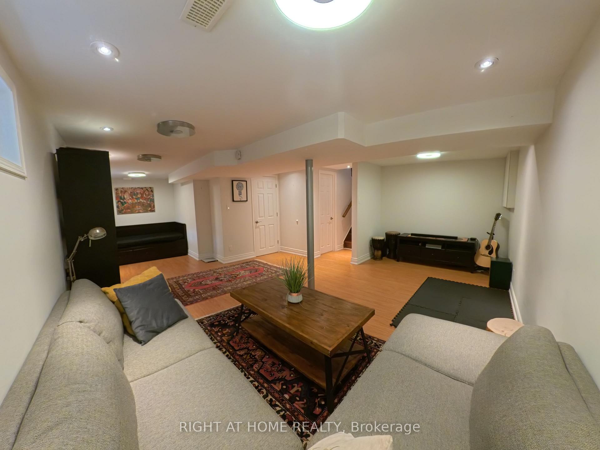 Photo 19 of 35 Knowles Crescent, Aurora, Aurora Highlands — HOMEH