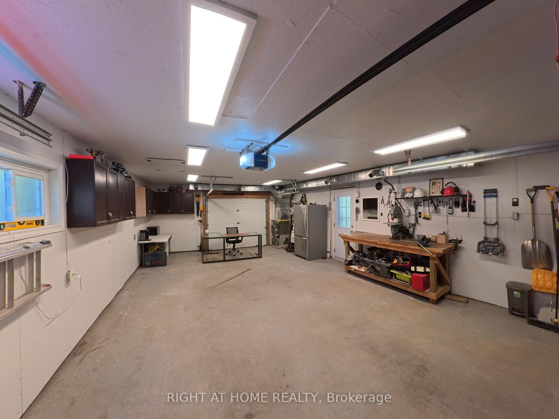 Photo 23 of 35 Knowles Crescent, Aurora, Aurora Highlands — HOMEH
