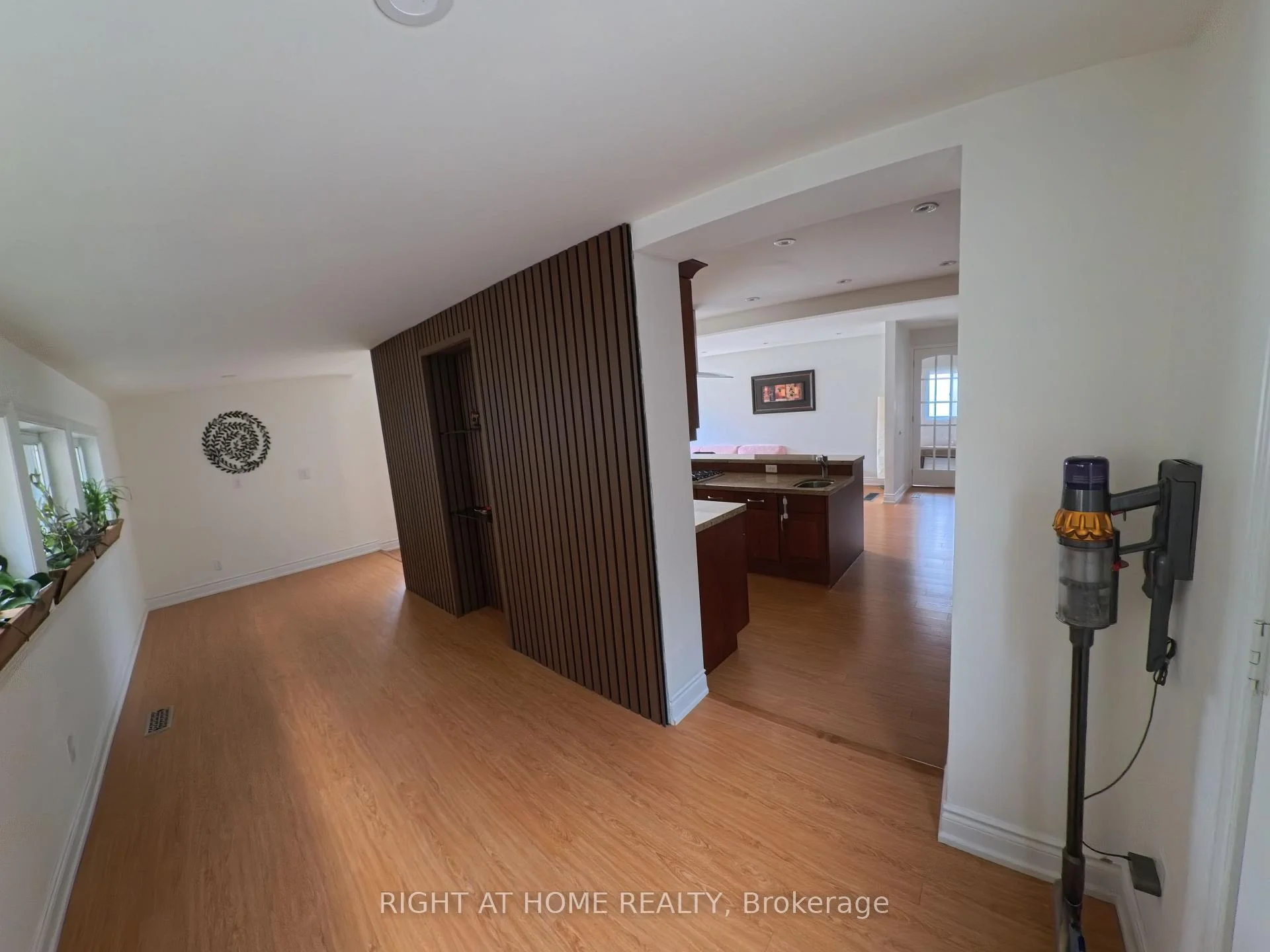 Photo 18 of 35 Knowles Crescent, Aurora, Aurora Highlands — HOMEH