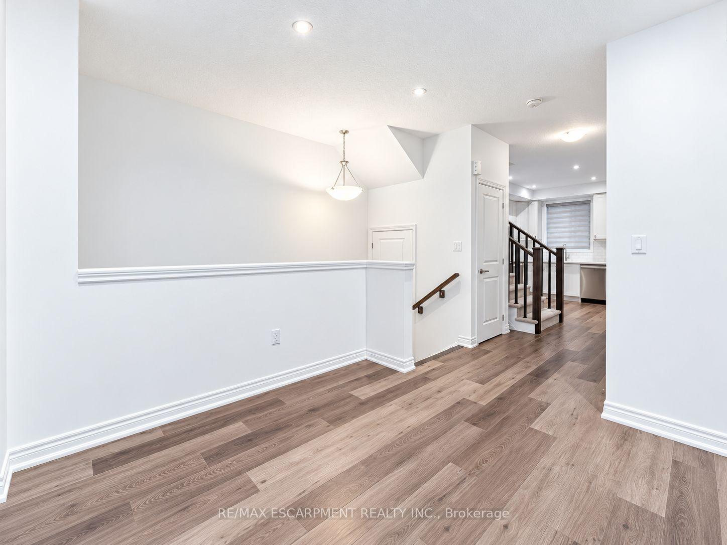 Photo 3 of Unit 22, 120 Court Drive, Brant, Paris — HOMEH