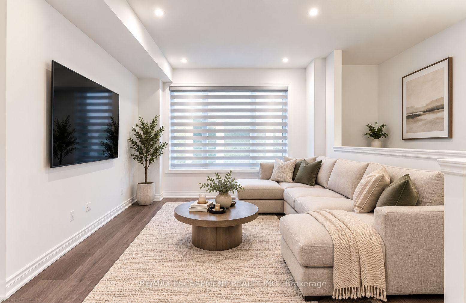 Photo 4 of Unit 22, 120 Court Drive, Brant, Paris — HOMEH