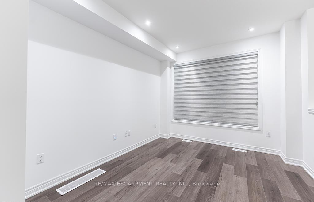 Photo 6 of Unit 22, 120 Court Drive, Brant, Paris — HOMEH