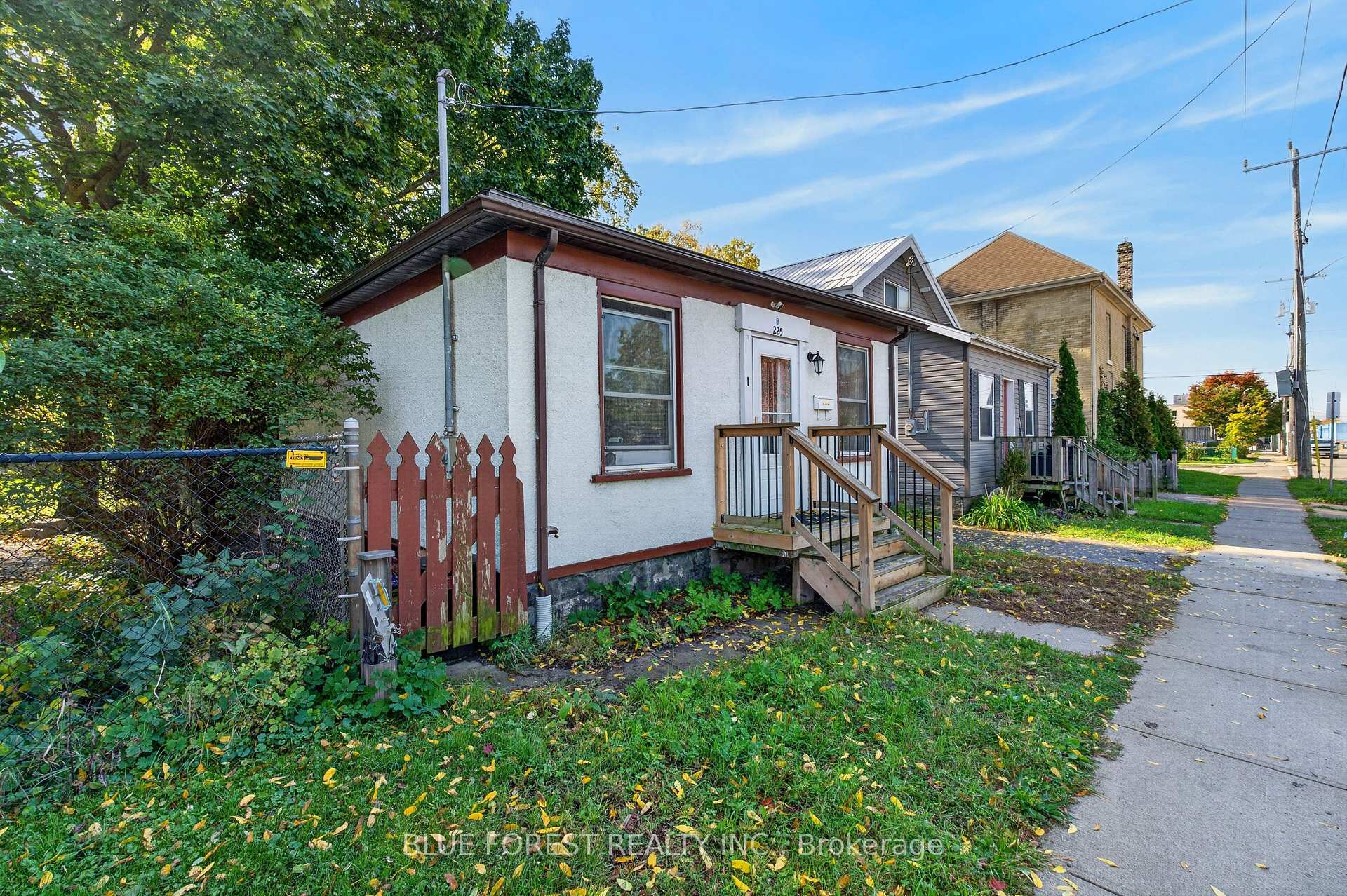 Photo 3 of 225 Simcoe Street, London, East K — HOMEH