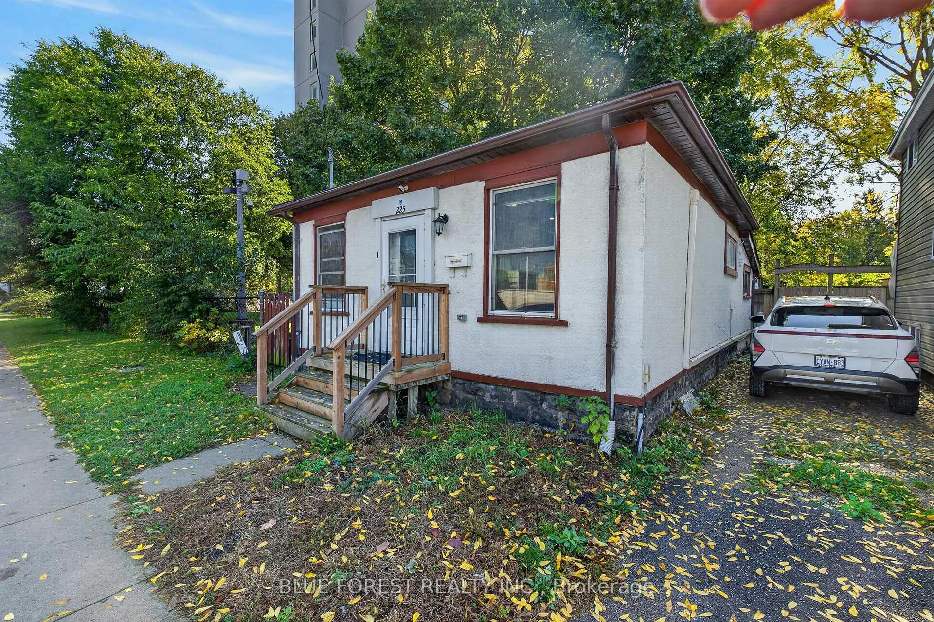 Photo 4 of 225 Simcoe Street, London, East K — HOMEH