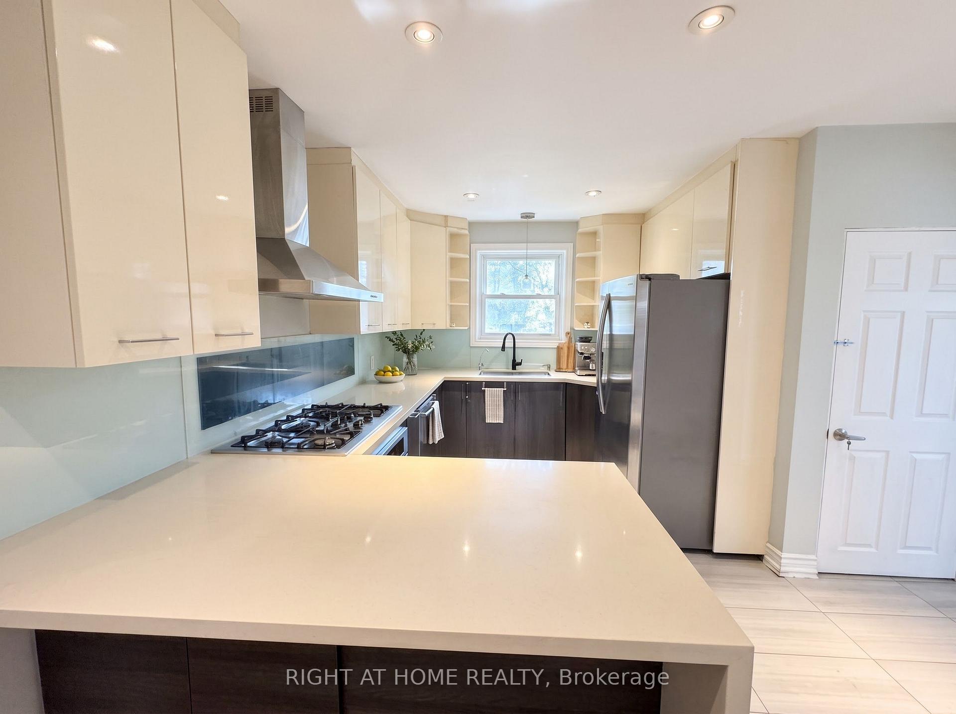 Photo 2 of 71 Rockport Crescent, Richmond Hill, Crosby — HOMEH