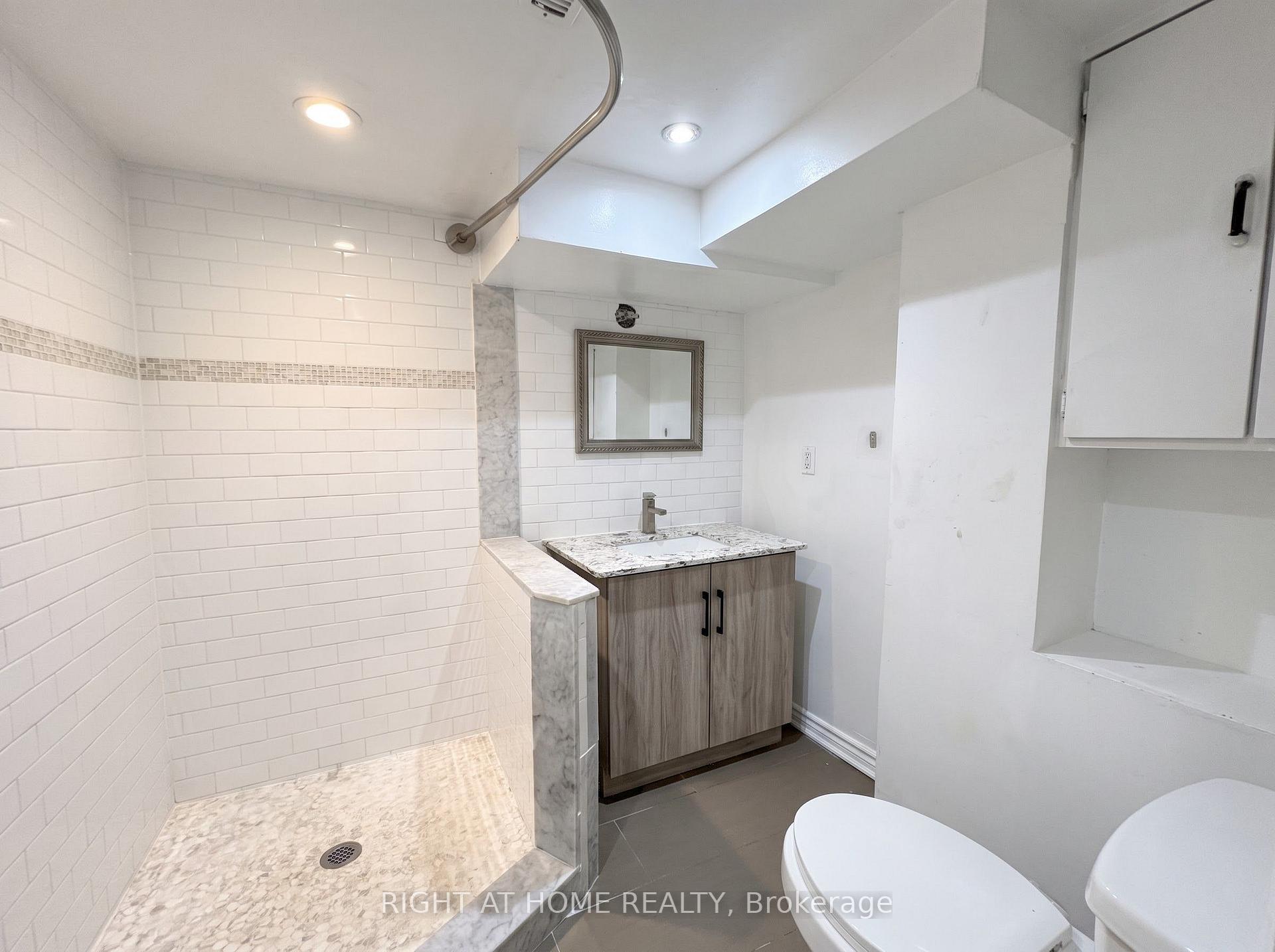 Photo 9 of 71 Rockport Crescent, Richmond Hill, Crosby — HOMEH