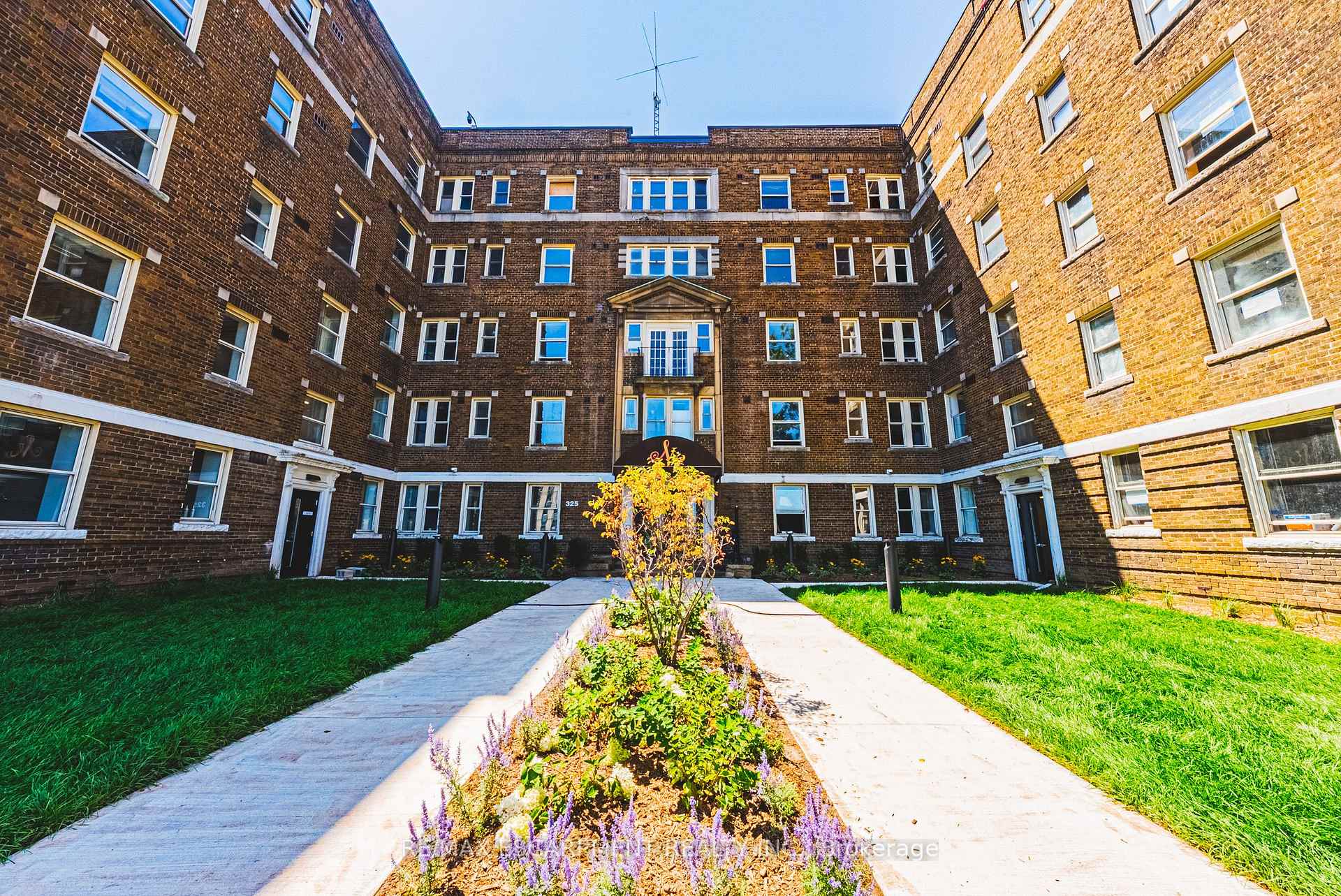 Photo 8 of Unit 306, 325 James Street S, Hamilton, Corktown — HOMEH