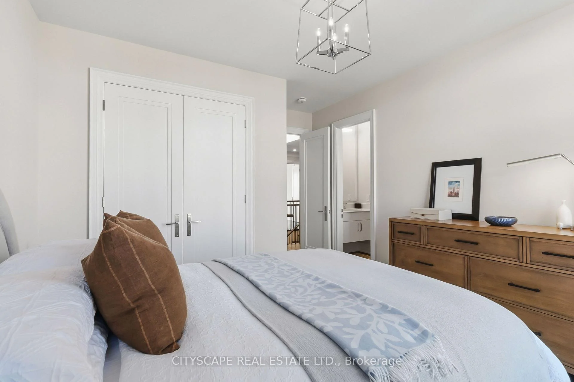 Photo 37 of 2343 Edward Leaver Trail, Oakville, Glen Abbey — HOMEH