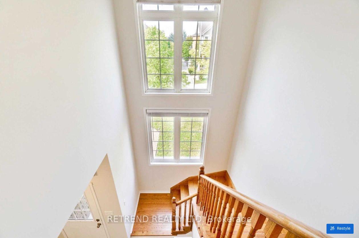 Photo 2 of 23 Thomas Legge Crescent, Richmond Hill, Oak Ridges — HOMEH