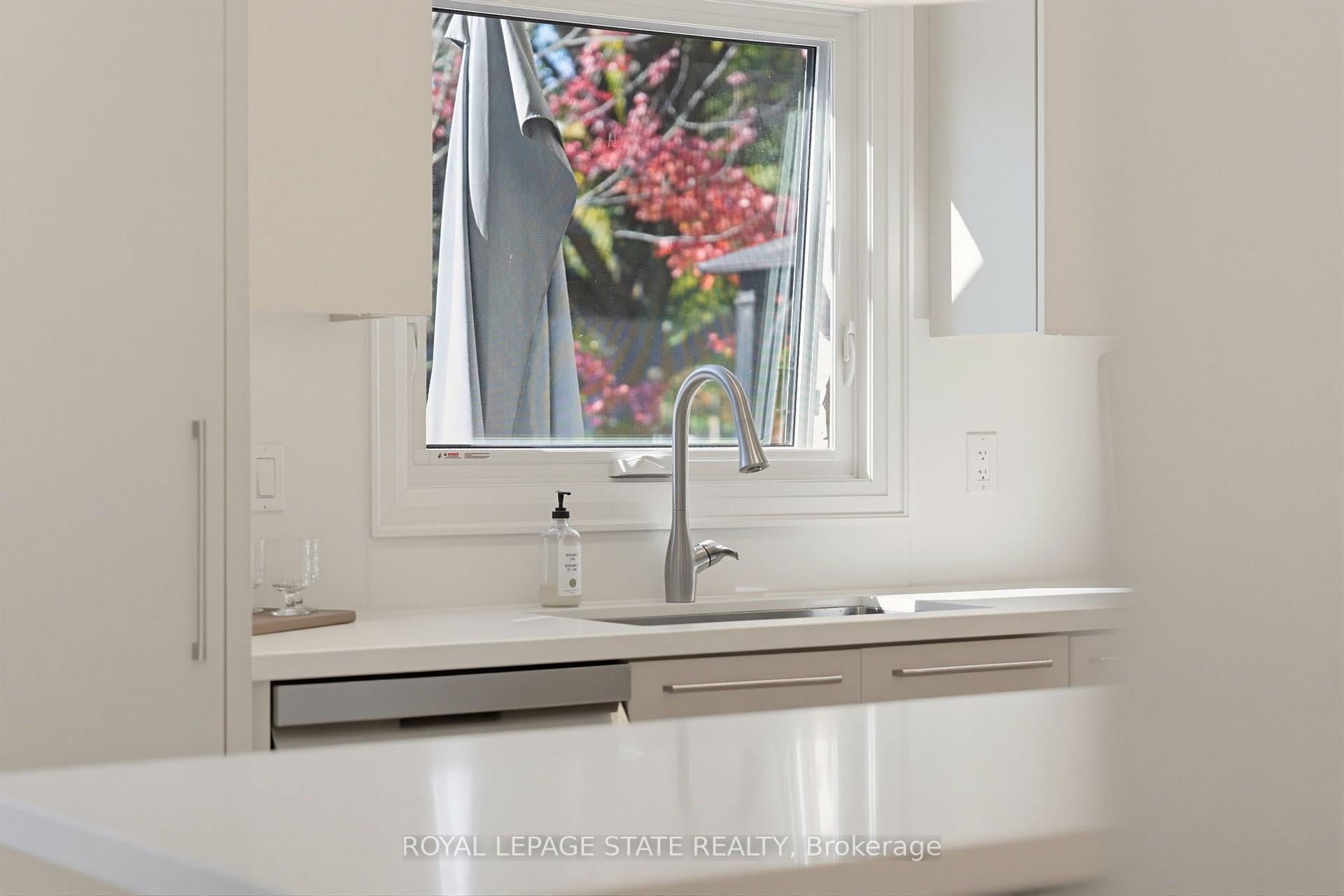 Photo 7 of 212 Stadacona Avenue, Hamilton, Ancaster — HOMEH