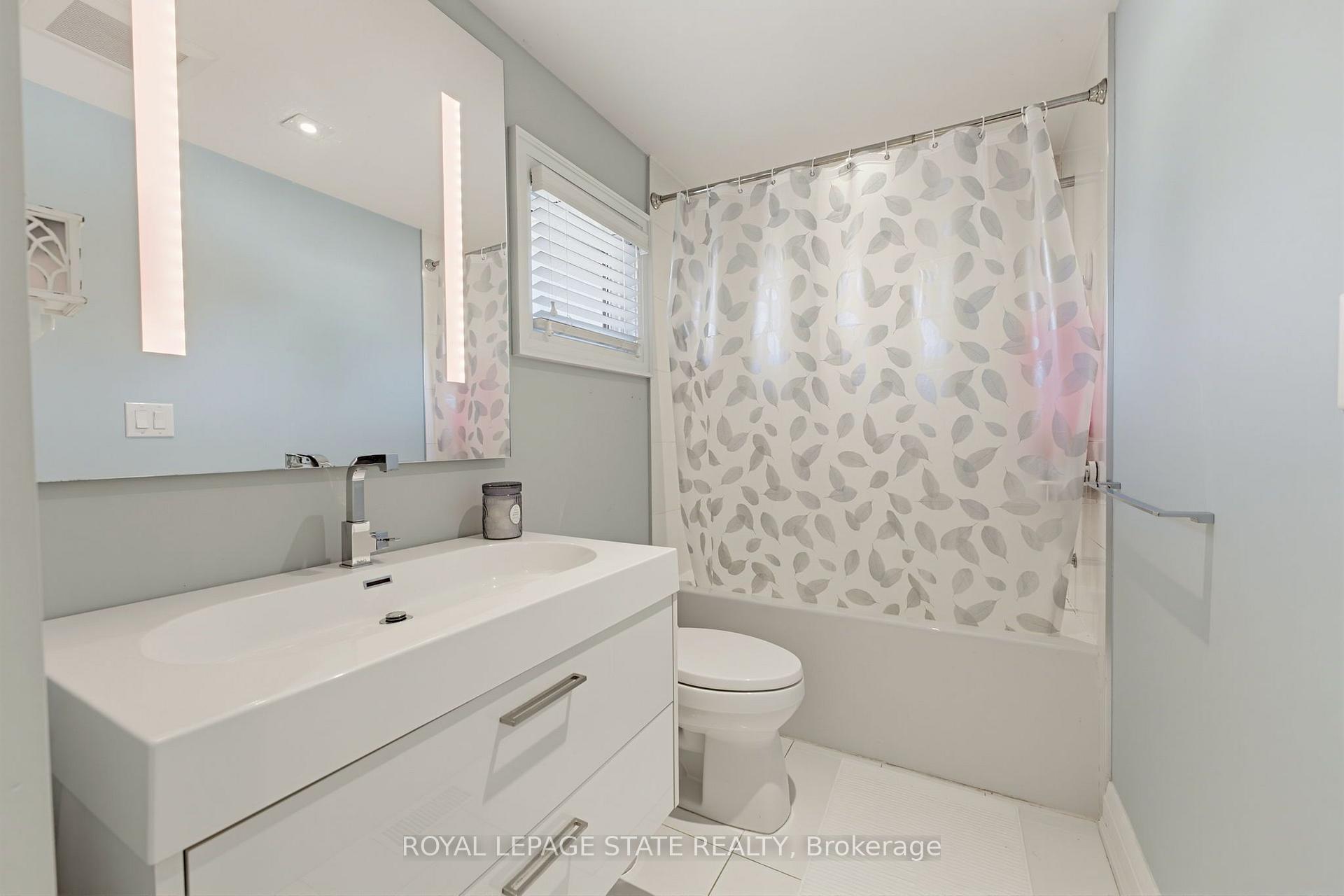 Photo 23 of 212 Stadacona Avenue, Hamilton, Ancaster — HOMEH