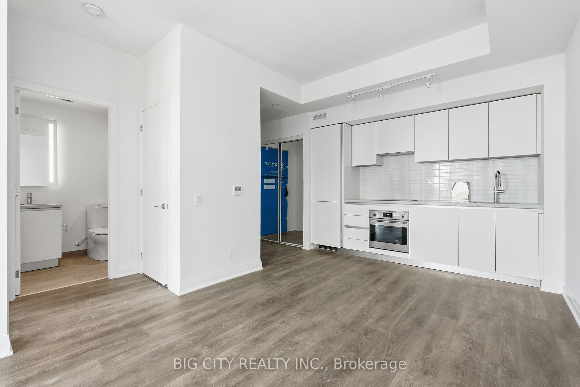 Photo 7 of Unit 1206, 25 Frederick Todd Way, Toronto, Leaside — HOMEH