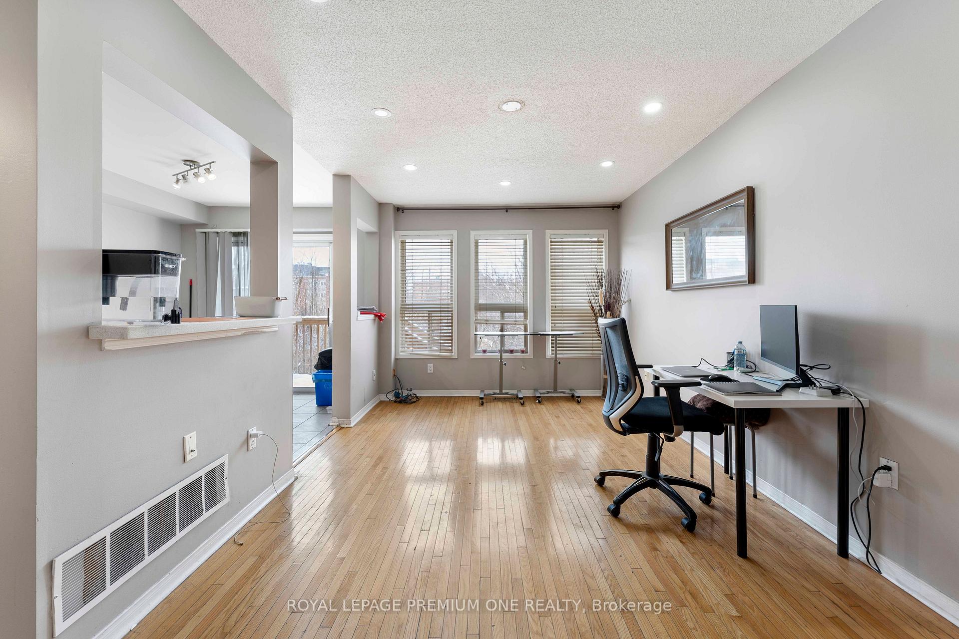 Photo 7 of 167 Parktree Drive, Vaughan, Maple — HOMEH