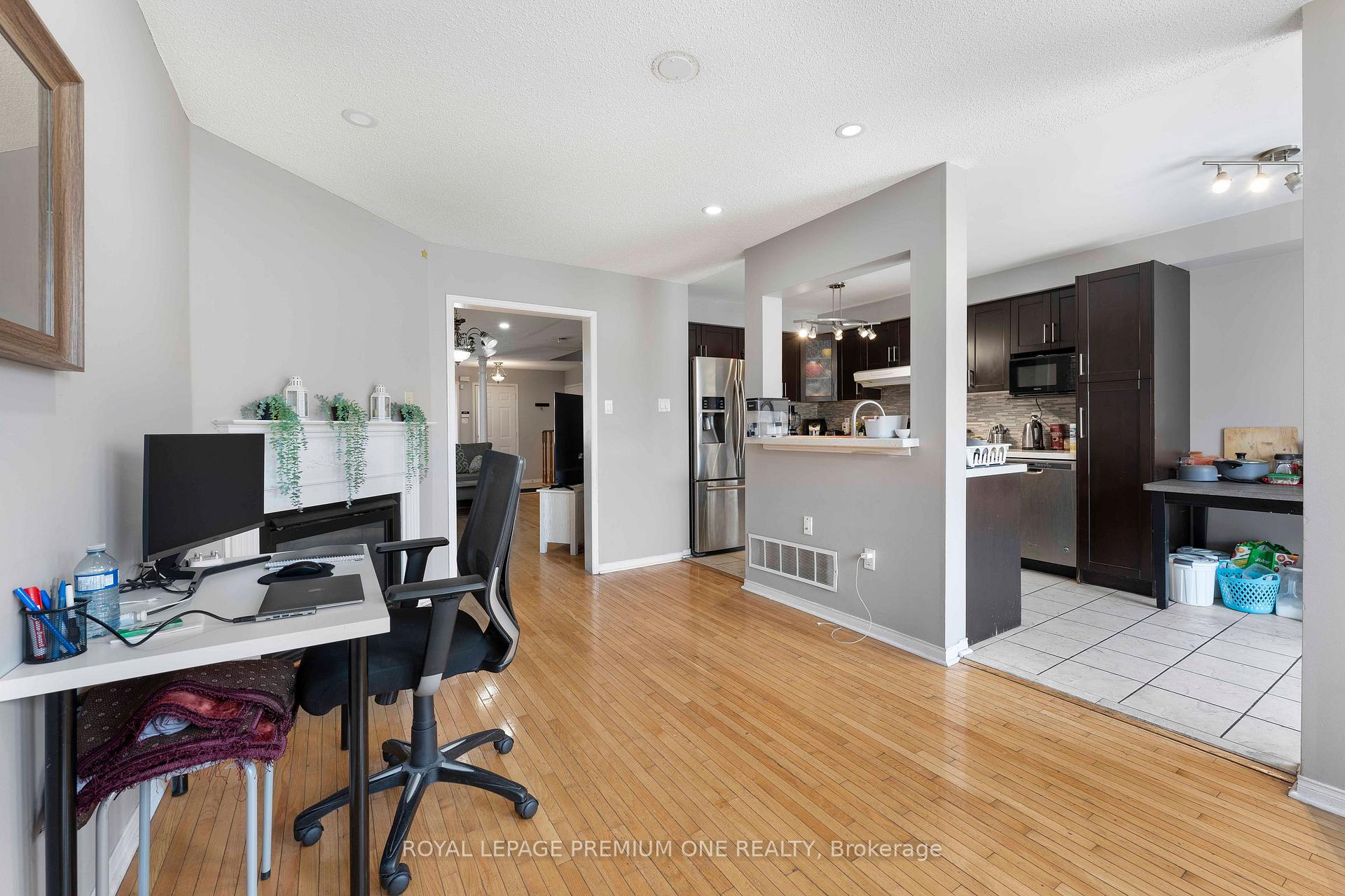 Photo 8 of 167 Parktree Drive, Vaughan, Maple — HOMEH