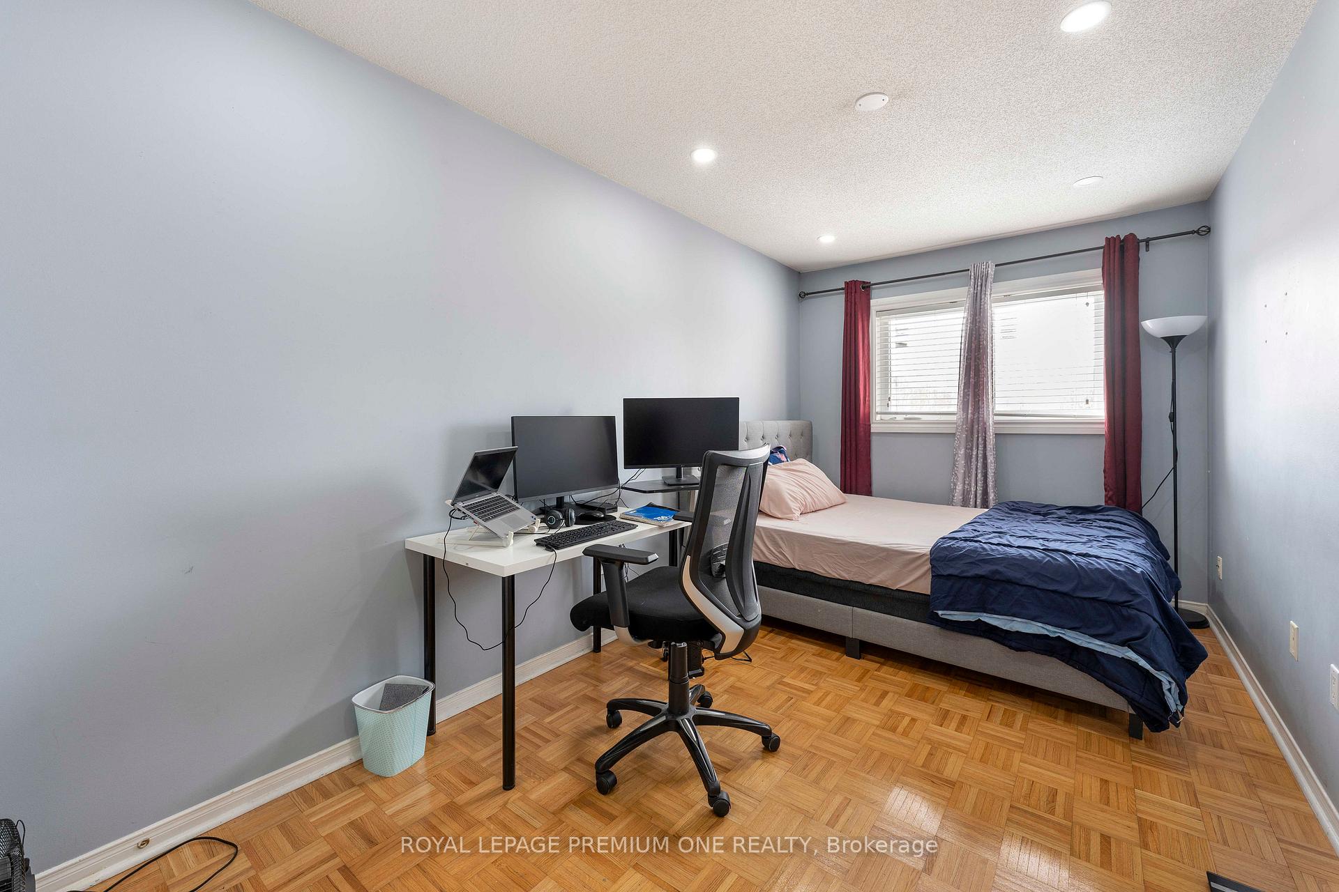 Photo 14 of 167 Parktree Drive, Vaughan, Maple — HOMEH