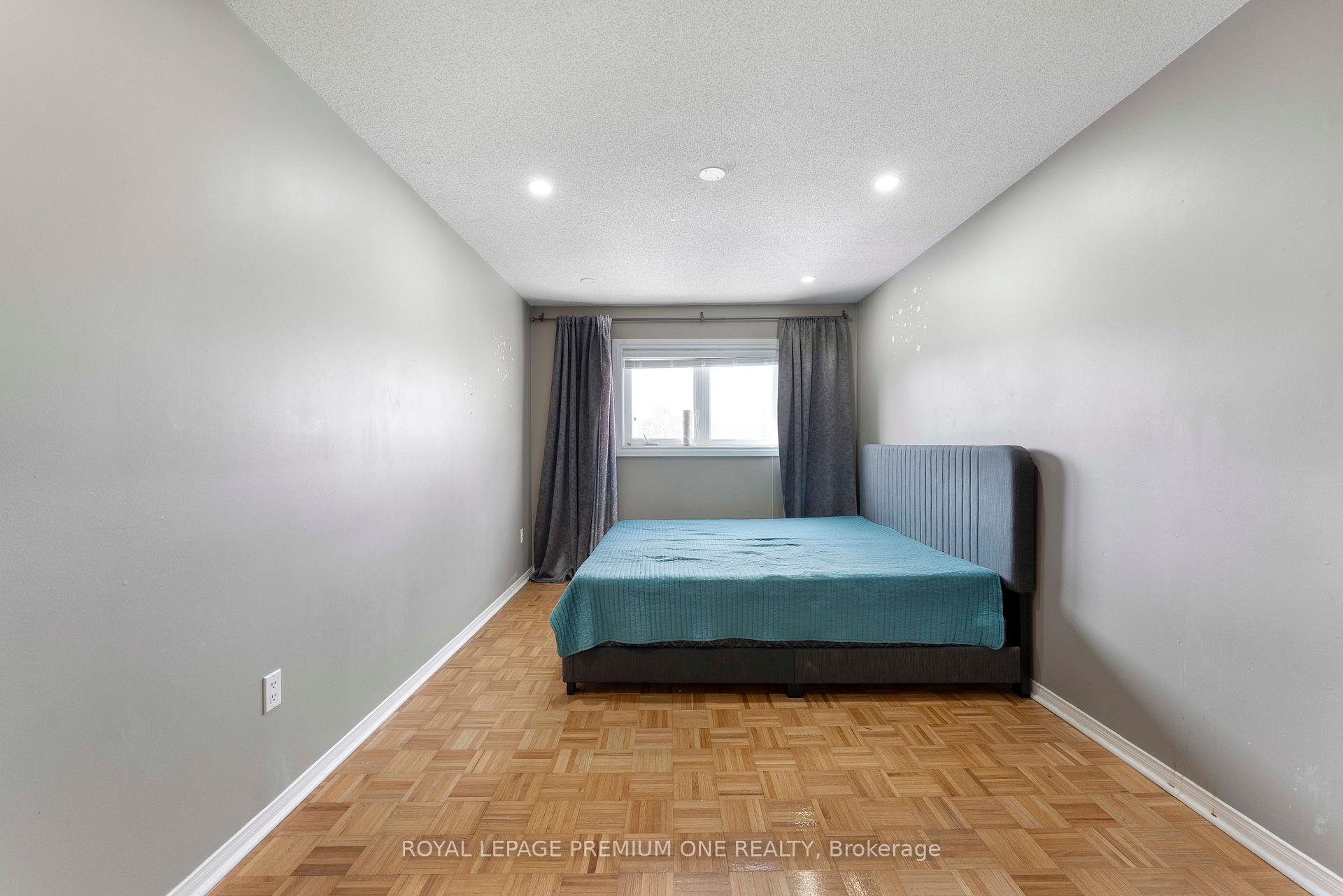 Photo 16 of 167 Parktree Drive, Vaughan, Maple — HOMEH