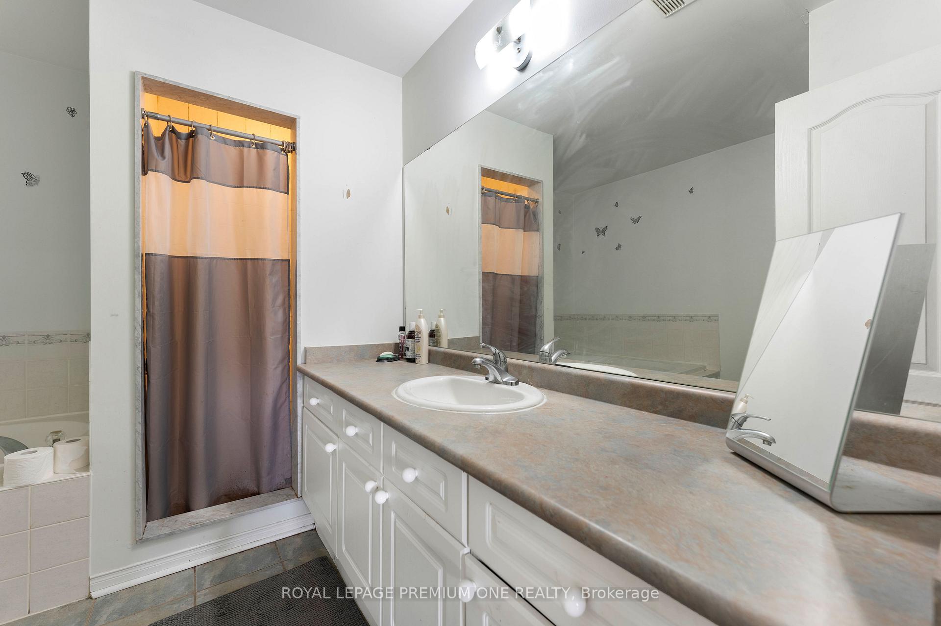 Photo 18 of 167 Parktree Drive, Vaughan, Maple — HOMEH