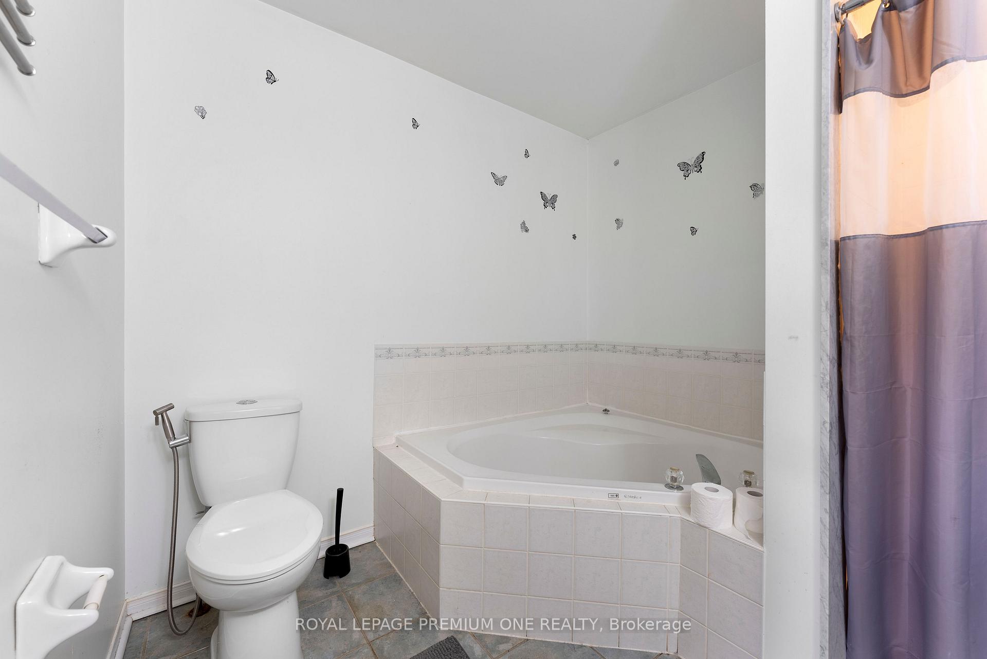 Photo 19 of 167 Parktree Drive, Vaughan, Maple — HOMEH