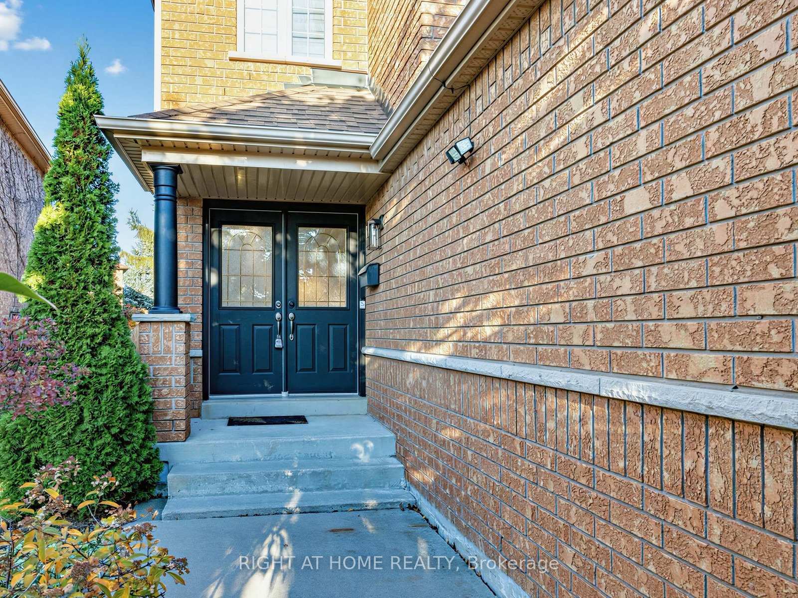Photo 4 of 7385 Jaysnest Road, Mississauga, Meadowvale — HOMEH
