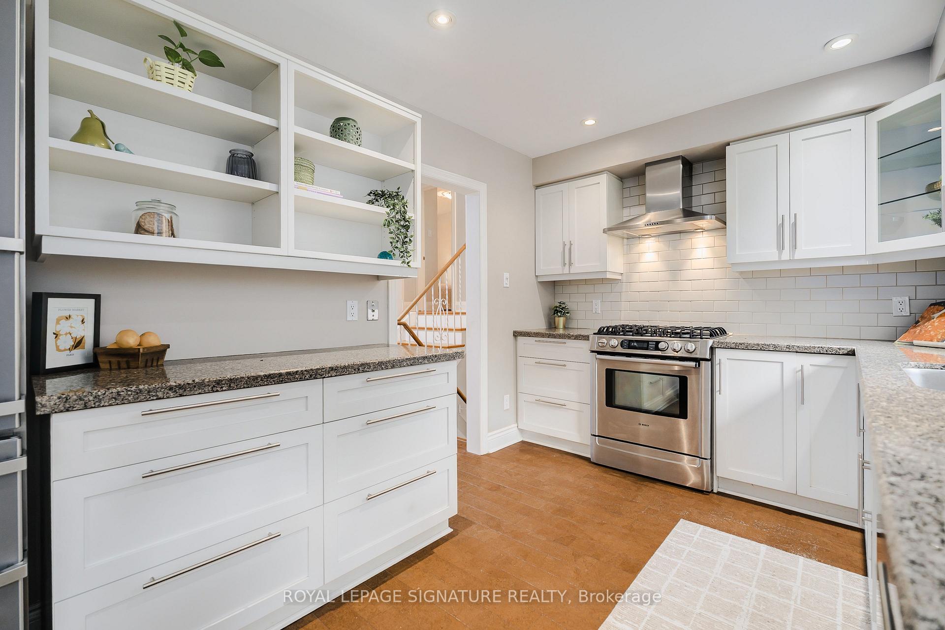 Photo 8 of 11 Bellbury Crescent, North York, Don Valley Village — HOMEH