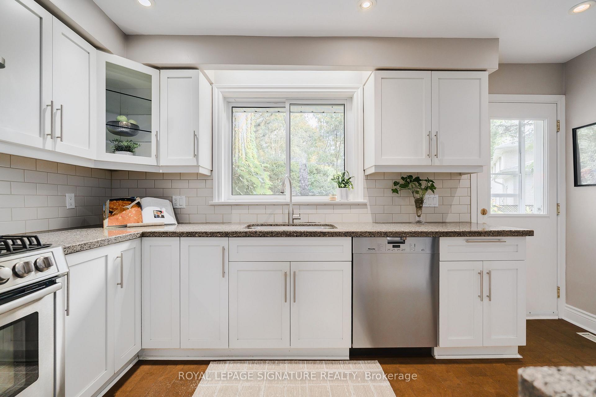 Photo 9 of 11 Bellbury Crescent, North York, Don Valley Village — HOMEH