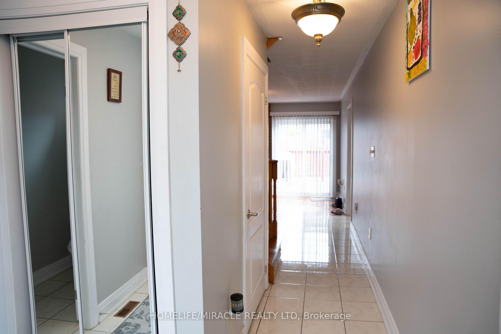Photo 3 of 52 Creditstone Road, Brampton, Fletcher's Creek South — HOMEH