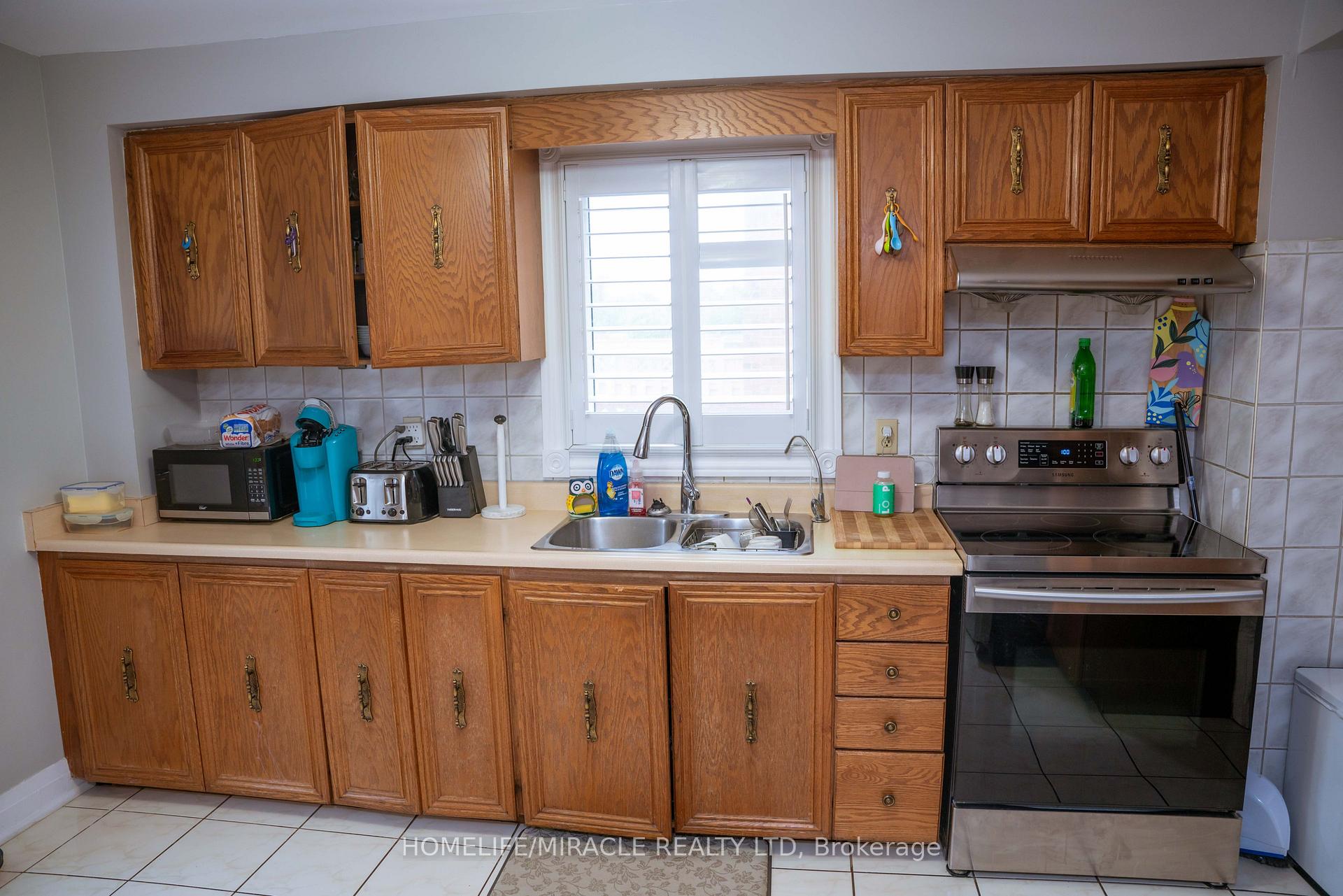 Photo 7 of 52 Creditstone Road, Brampton, Fletcher's Creek South — HOMEH