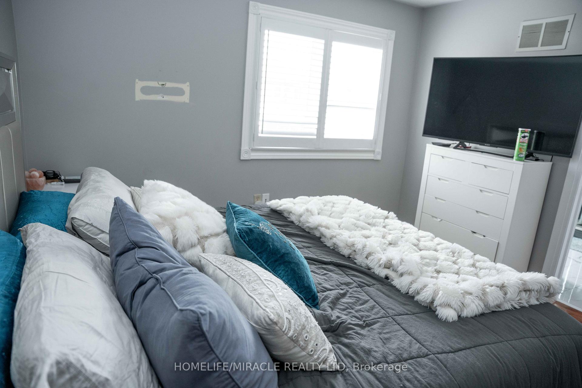 Photo 21 of 52 Creditstone Road, Brampton, Fletcher's Creek South — HOMEH