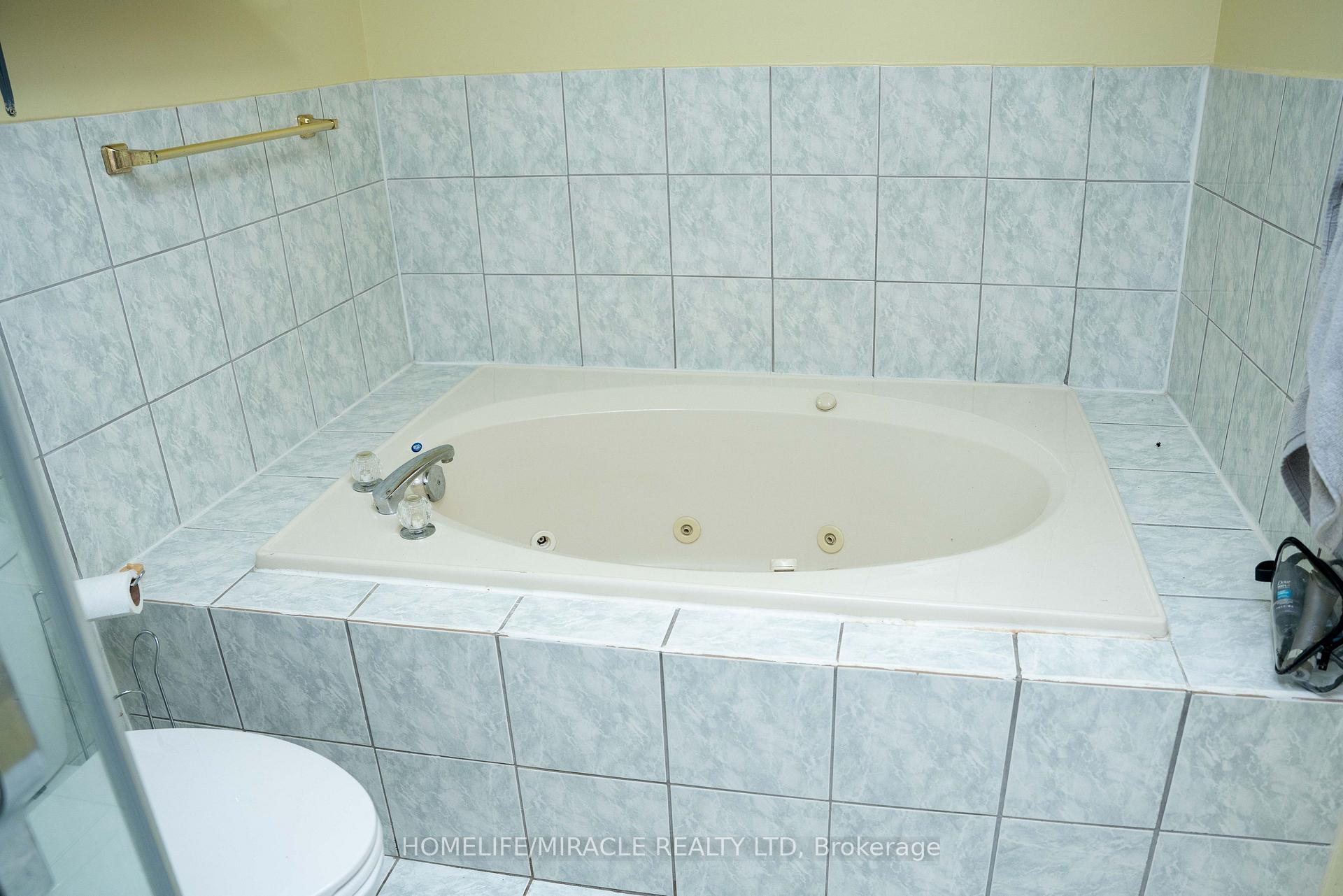 Photo 31 of 52 Creditstone Road, Brampton, Fletcher's Creek South — HOMEH