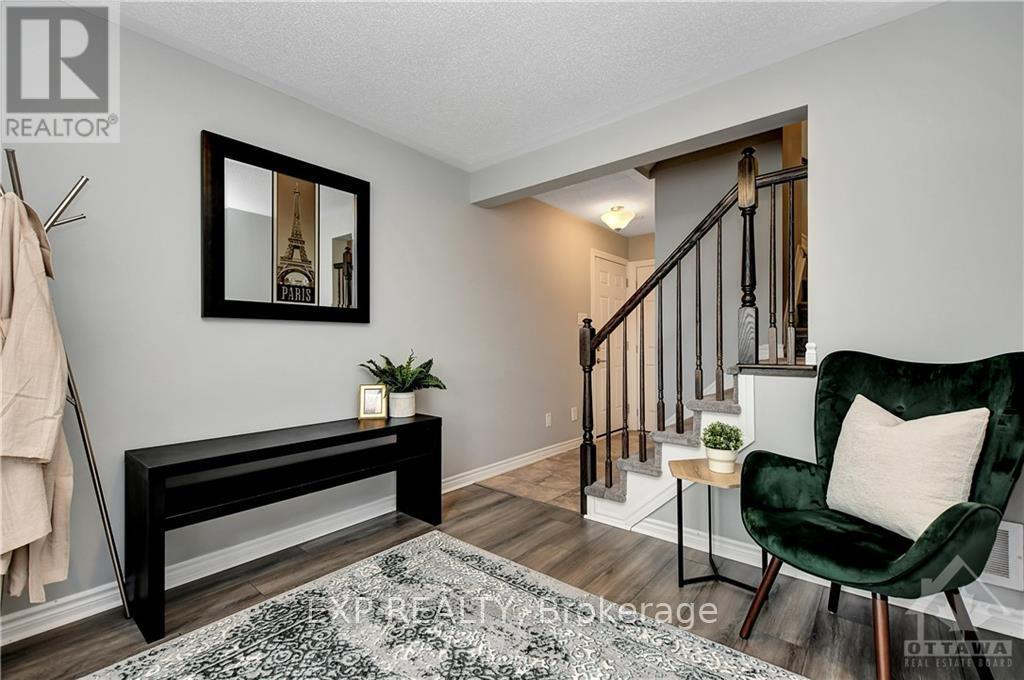 Photo 3 of 181 Par-La-Ville Circle, Ottawa, Stittsville (North) — HOMEH