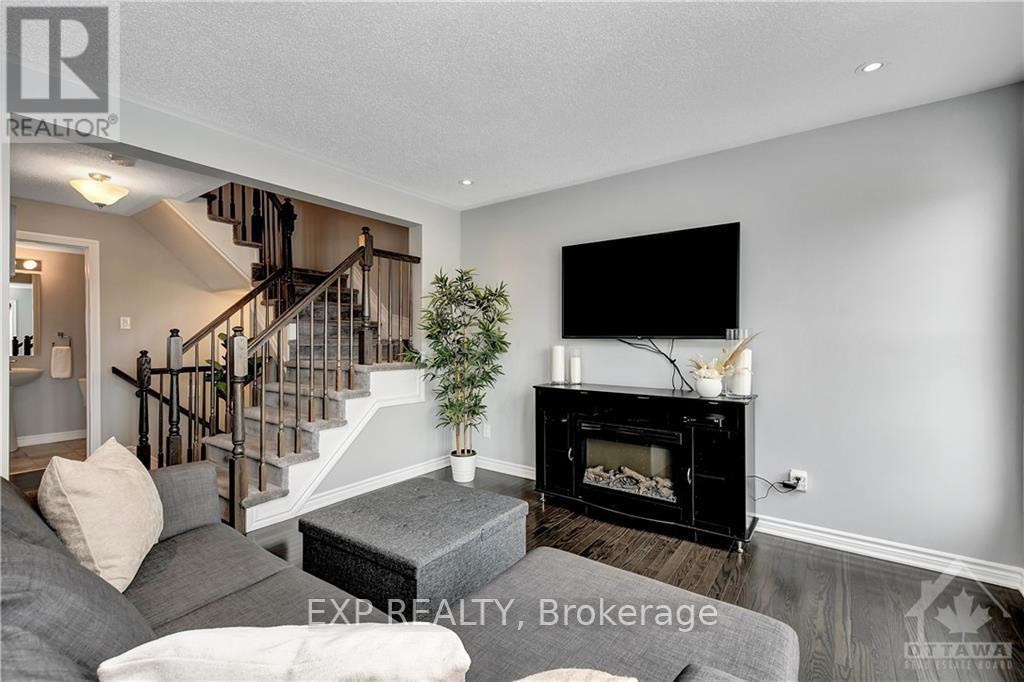 Photo 10 of 181 Par-La-Ville Circle, Ottawa, Stittsville (North) — HOMEH