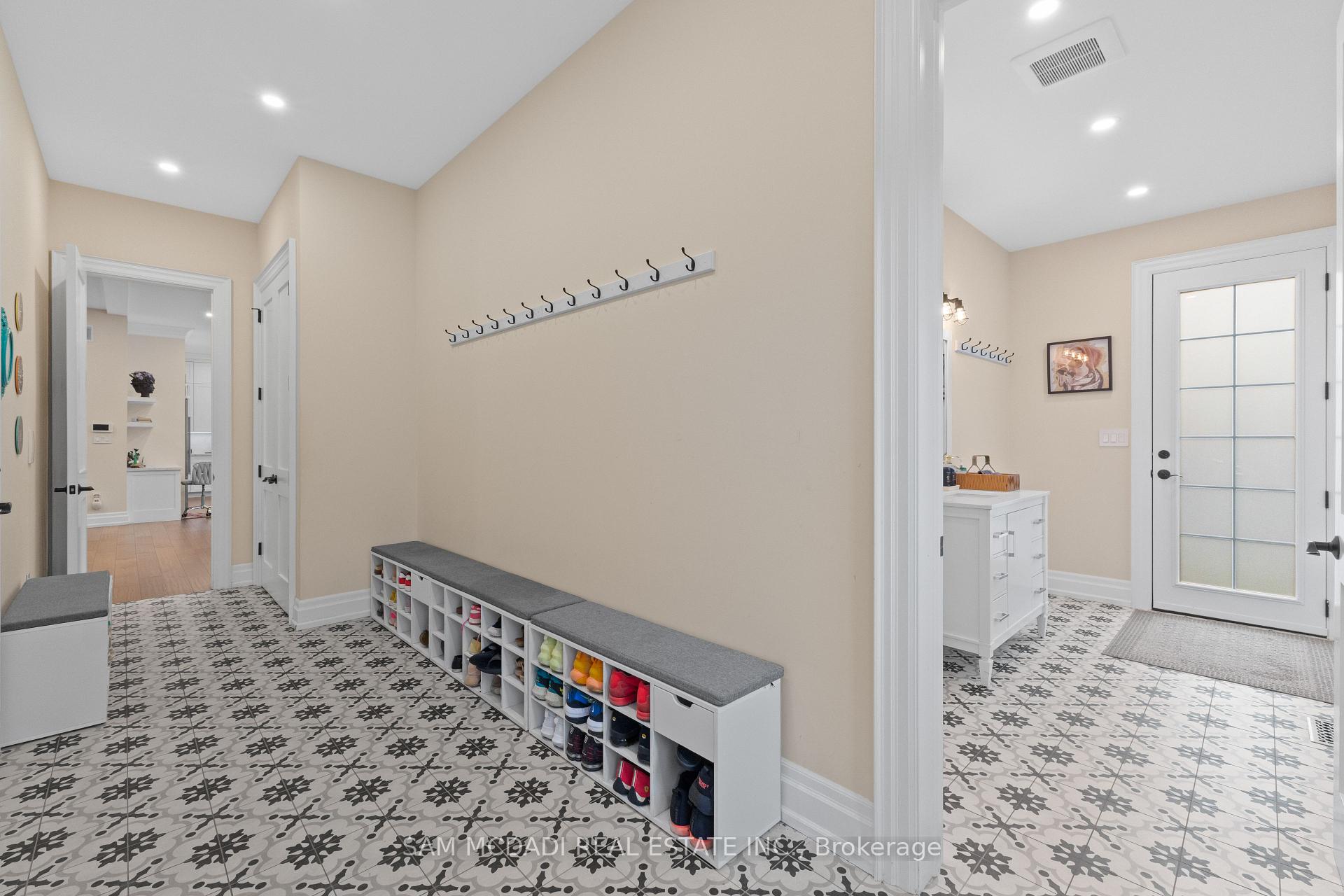 Photo 13 of 834 Edistel Crescent, Mississauga, Lorne Park — HOMEH