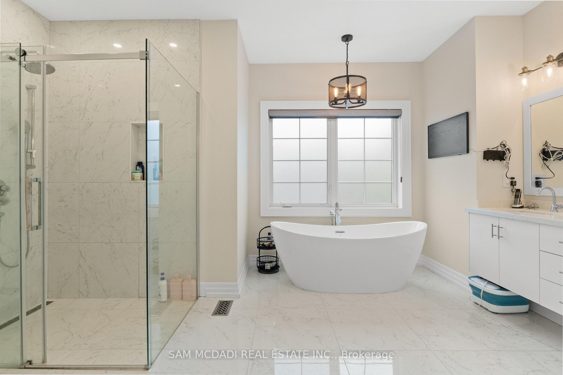 Photo 18 of 834 Edistel Crescent, Mississauga, Lorne Park — HOMEH