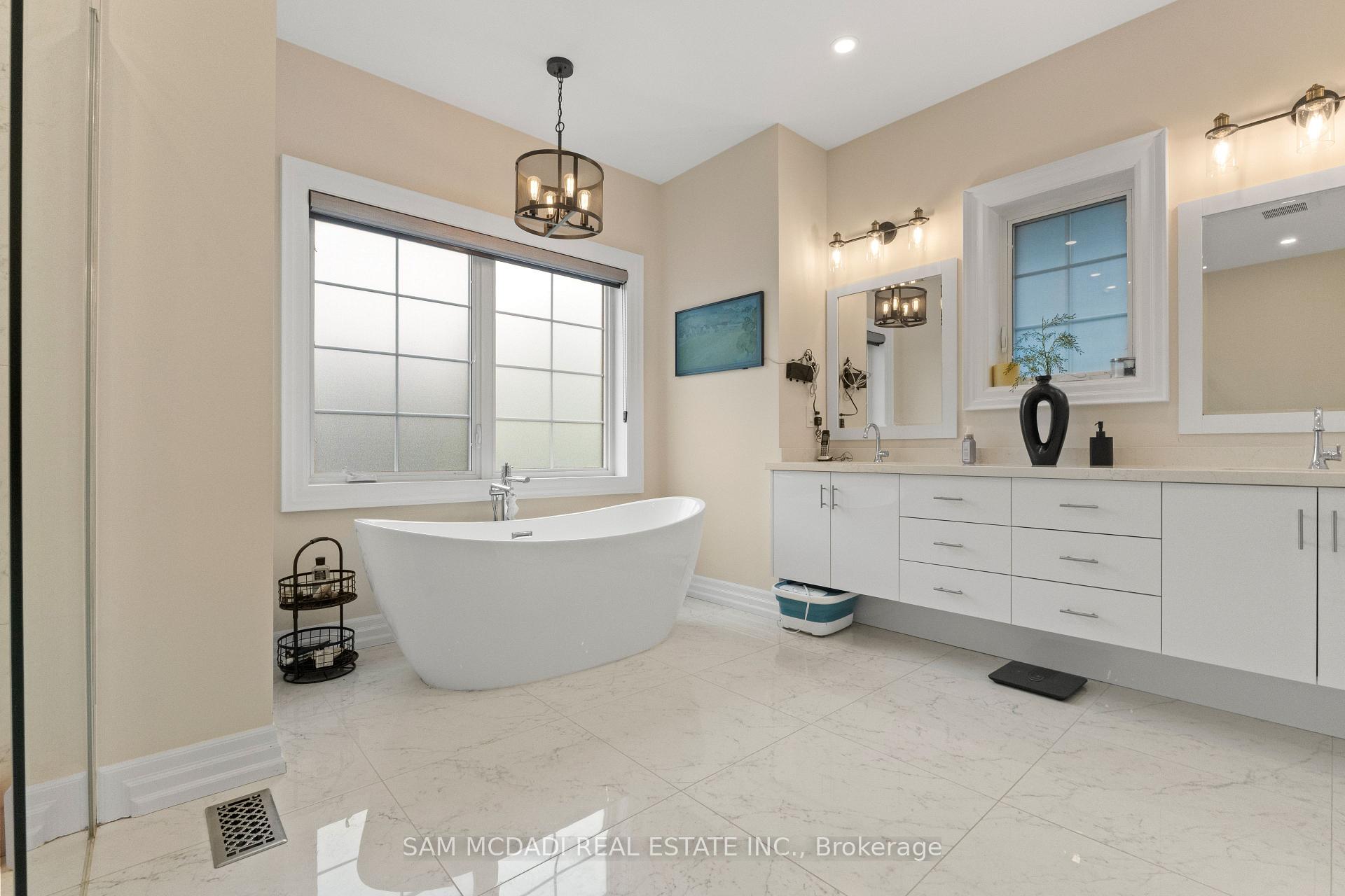 Photo 19 of 834 Edistel Crescent, Mississauga, Lorne Park — HOMEH