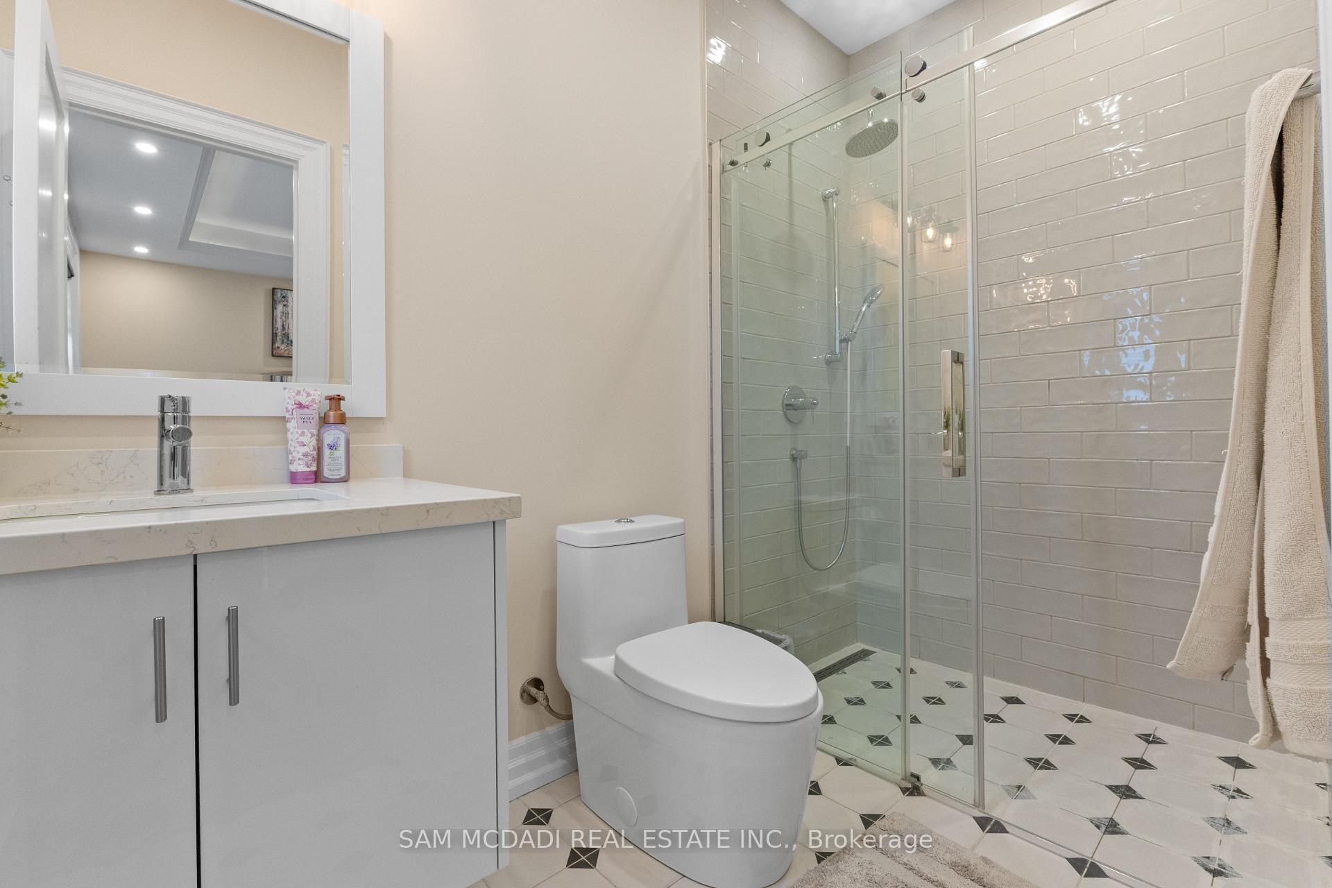 Photo 23 of 834 Edistel Crescent, Mississauga, Lorne Park — HOMEH