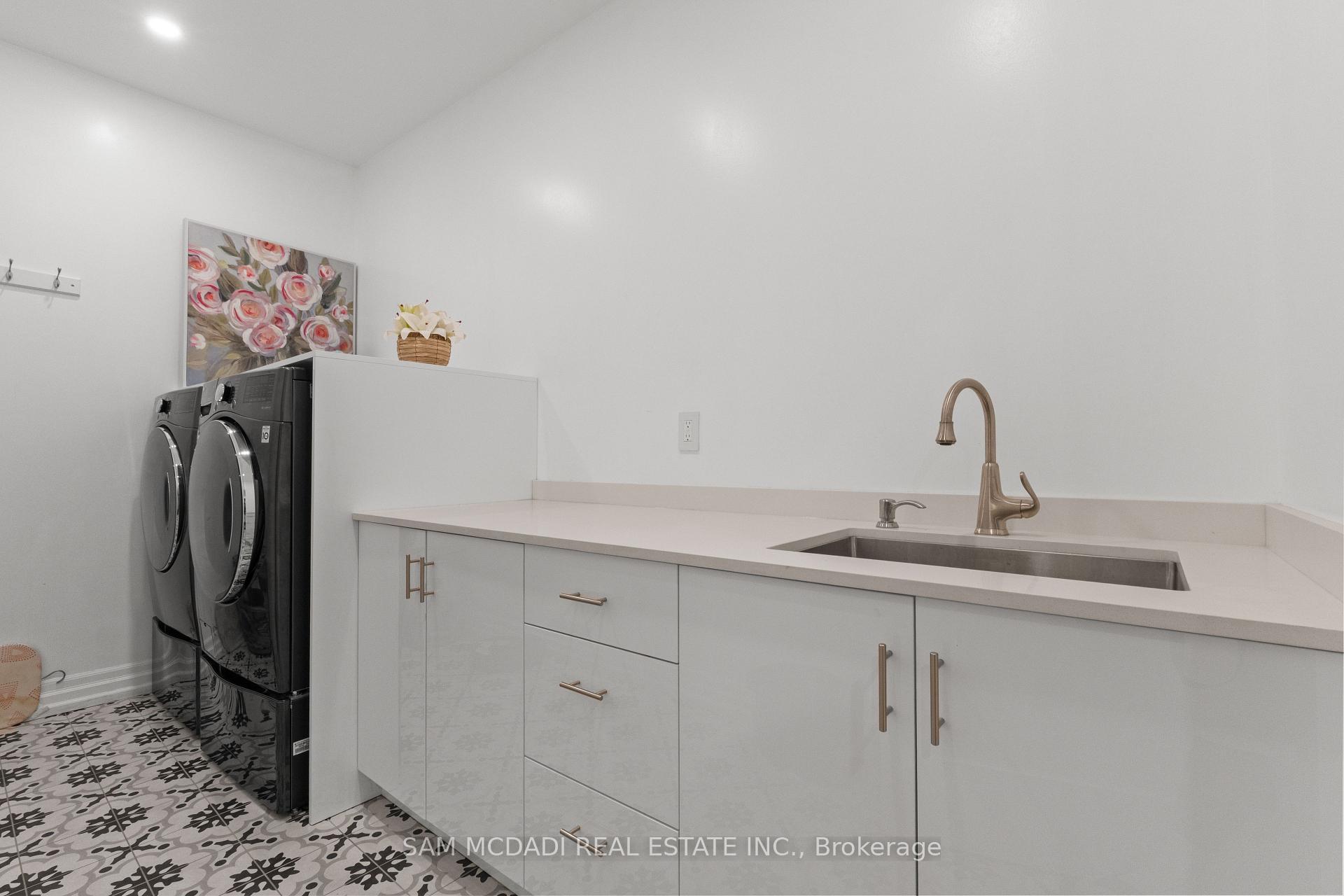 Photo 29 of 834 Edistel Crescent, Mississauga, Lorne Park — HOMEH