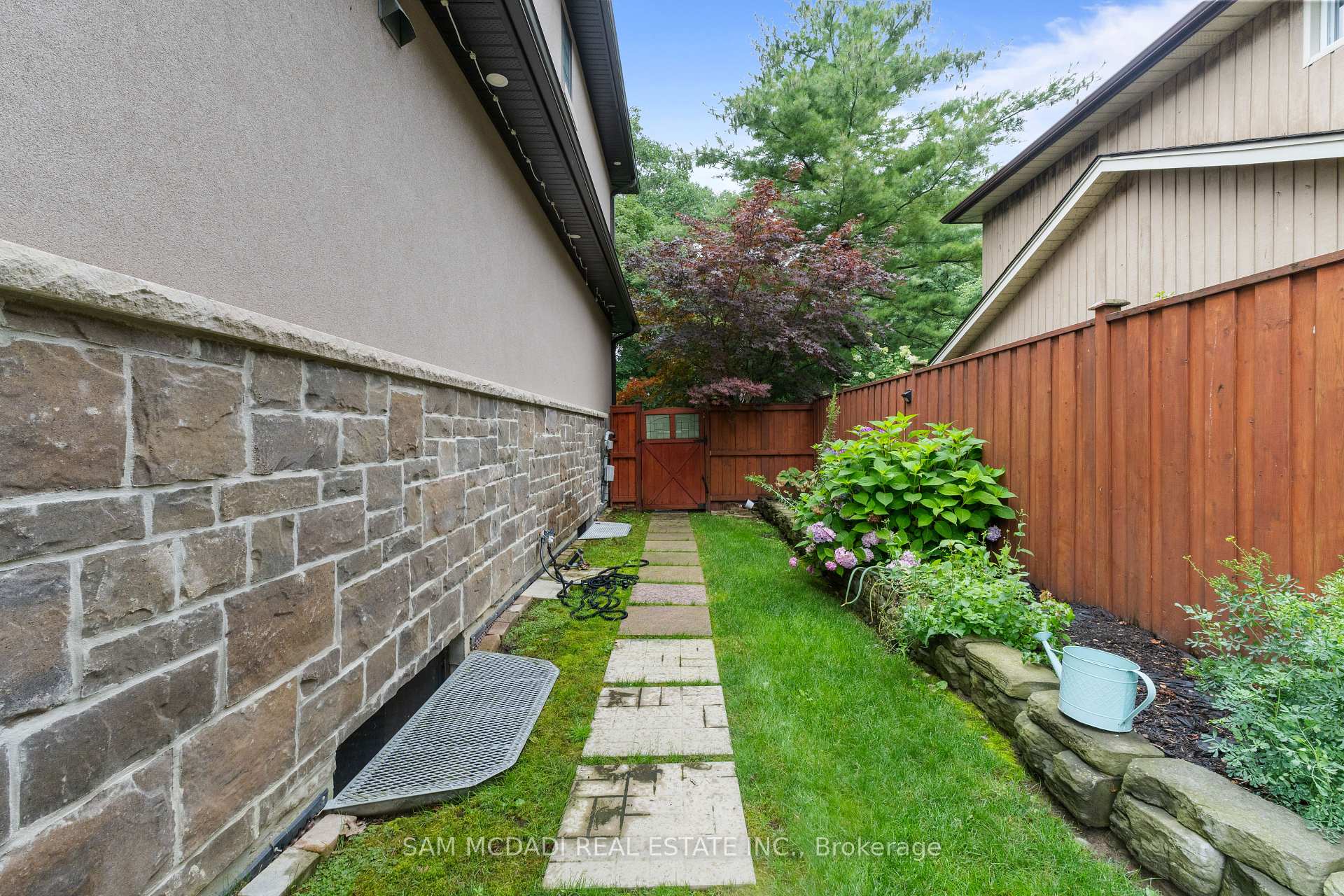 Photo 34 of 834 Edistel Crescent, Mississauga, Lorne Park — HOMEH