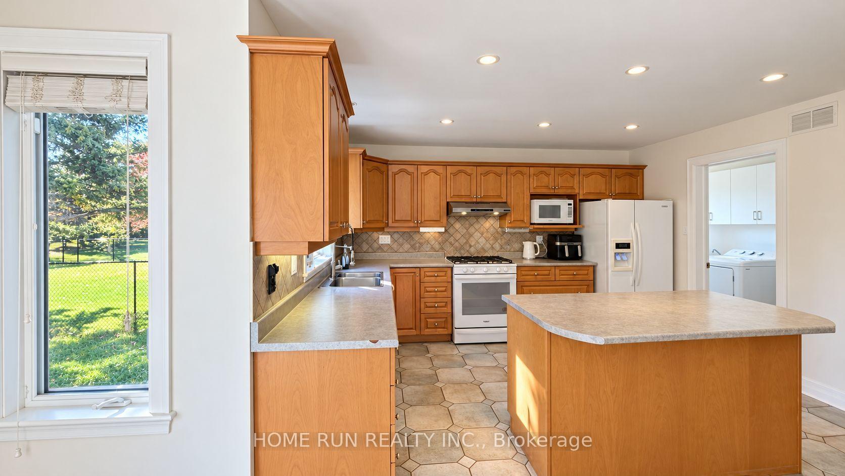 Photo 5 of 124 Ridgefield Crescent, Ottawa, Arbeatha Park — HOMEH
