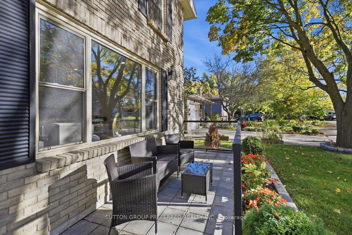 Photo 2 of 74 Winding Woods Crescent, London, North F — HOMEH