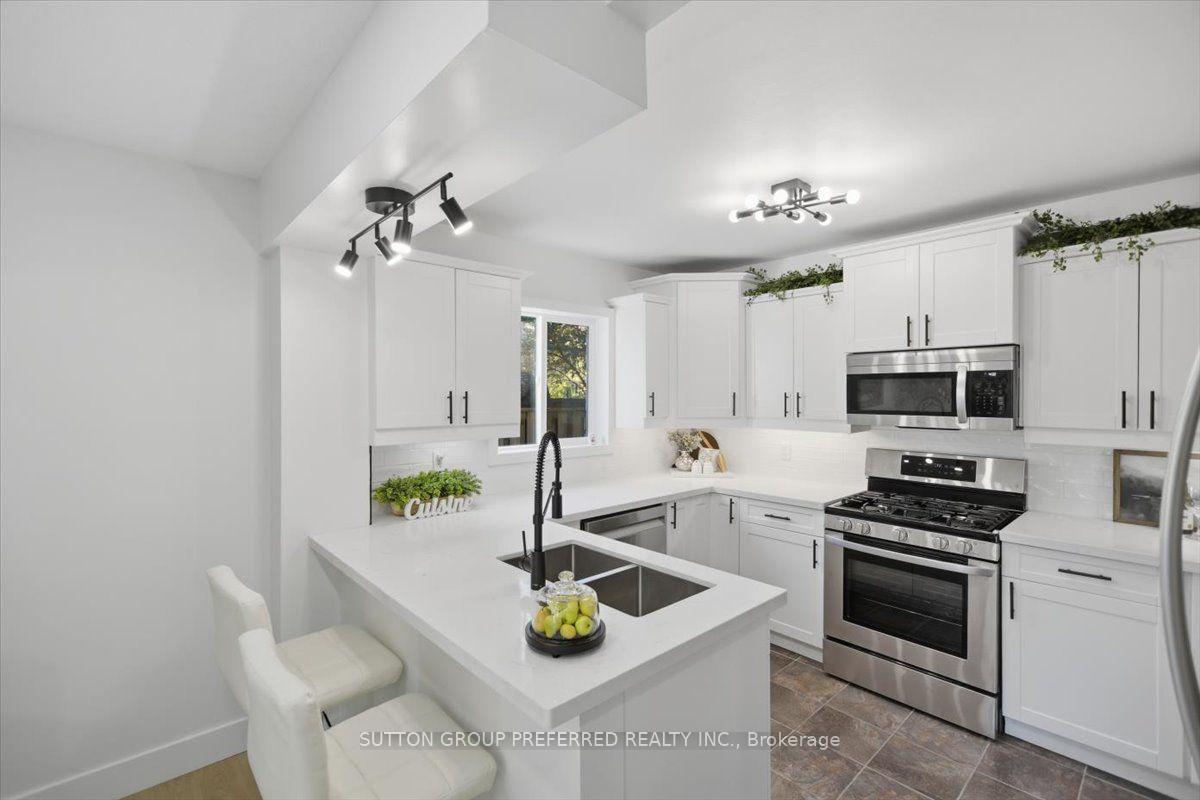 Photo 12 of 74 Winding Woods Crescent, London, North F — HOMEH