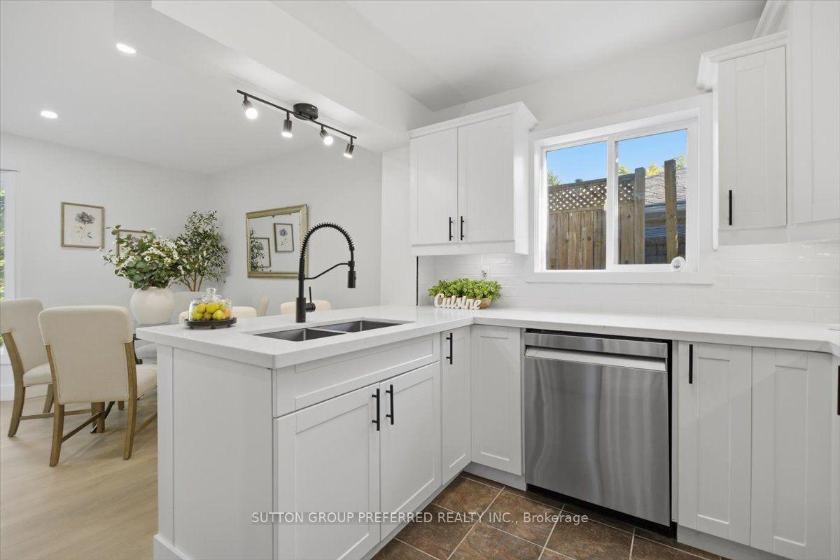Photo 13 of 74 Winding Woods Crescent, London, North F — HOMEH
