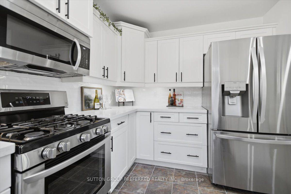 Photo 14 of 74 Winding Woods Crescent, London, North F — HOMEH