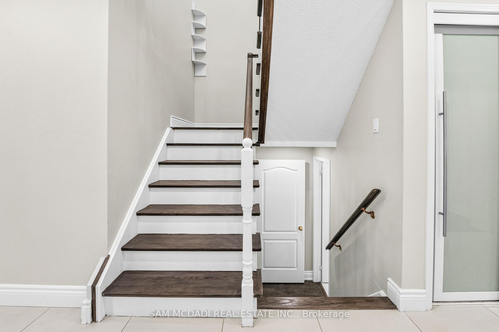 Photo 11 of 3191 Oakview Road, Mississauga, Meadowvale — HOMEH