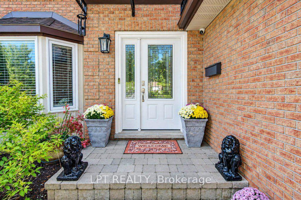 Photo 3 of 28 Bridlewood Drive E, Guelph, Kortright Hills — HOMEH