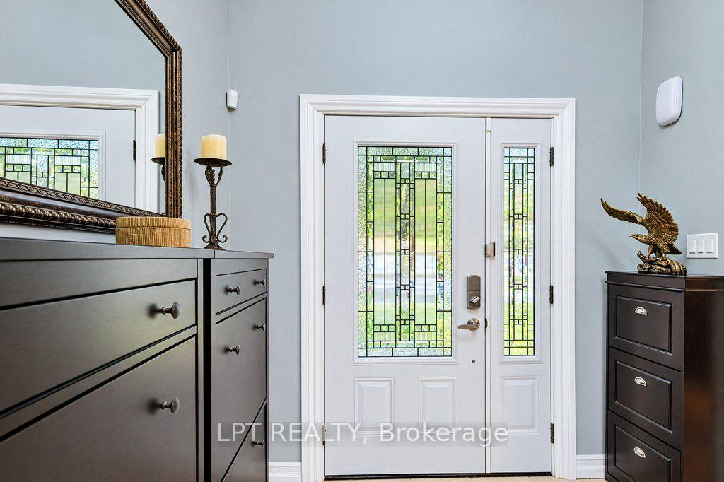 Photo 4 of 28 Bridlewood Drive E, Guelph, Kortright Hills — HOMEH