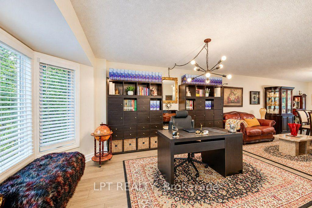 Photo 6 of 28 Bridlewood Drive E, Guelph, Kortright Hills — HOMEH