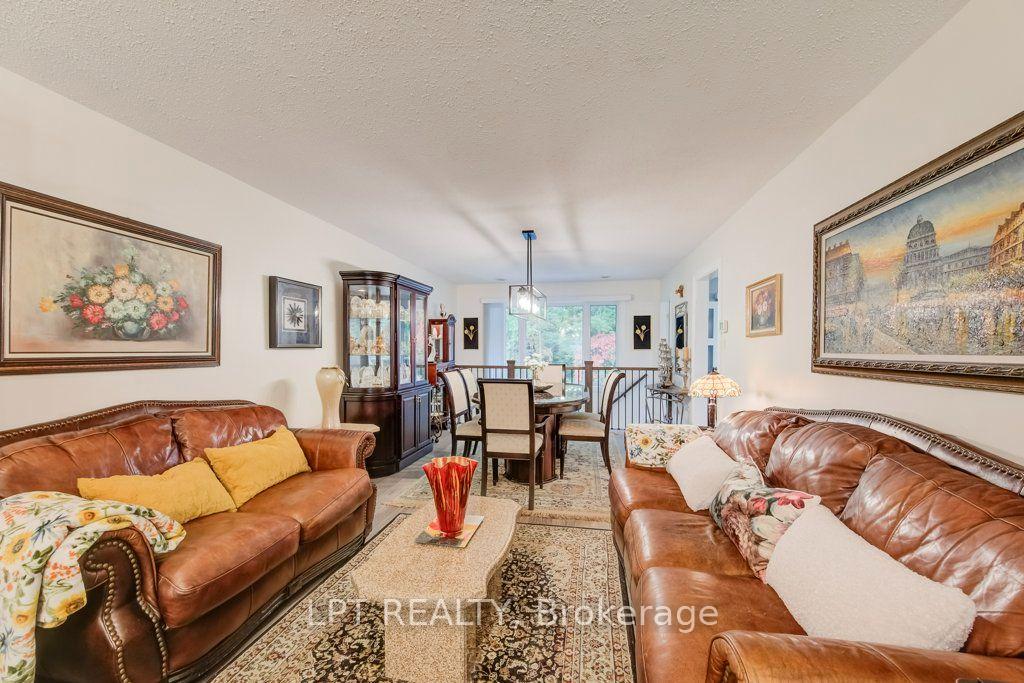 Photo 8 of 28 Bridlewood Drive E, Guelph, Kortright Hills — HOMEH