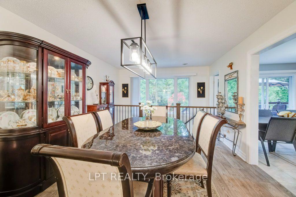 Photo 9 of 28 Bridlewood Drive E, Guelph, Kortright Hills — HOMEH